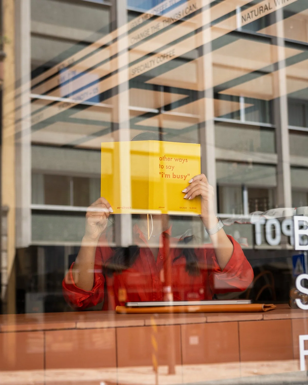 a i&rsquo;m busy lembra-nos que estar ocupado n&atilde;o &eacute; preencher o tempo, &eacute; saber us&aacute;-lo com inten&ccedil;&atilde;o.

&eacute; fazer pausas sem culpa, planear sem rigidez e dar espa&ccedil;o ao que nos faz bem.

porque o temp