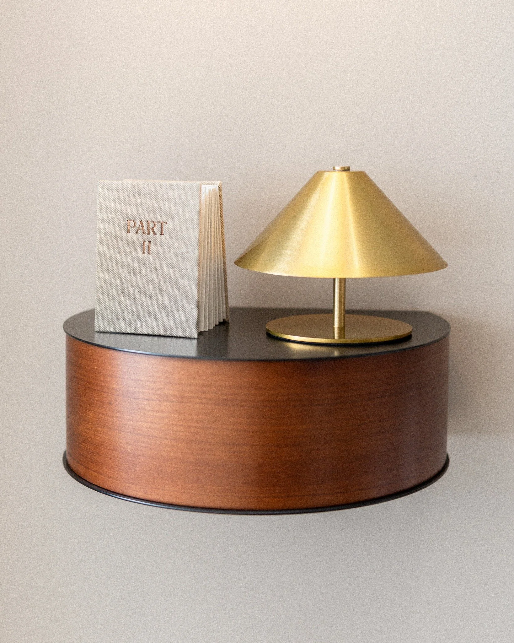 a nossa vida &eacute; uma hist&oacute;ria cheia de personagens. 
o leporello guarda-as numa linha cont&iacute;nua que se abre quando queremos revisitar o que vivemos. 

queremos o que s&oacute; acontece em conjunto. ✨

&mdash;

our lives are stories 