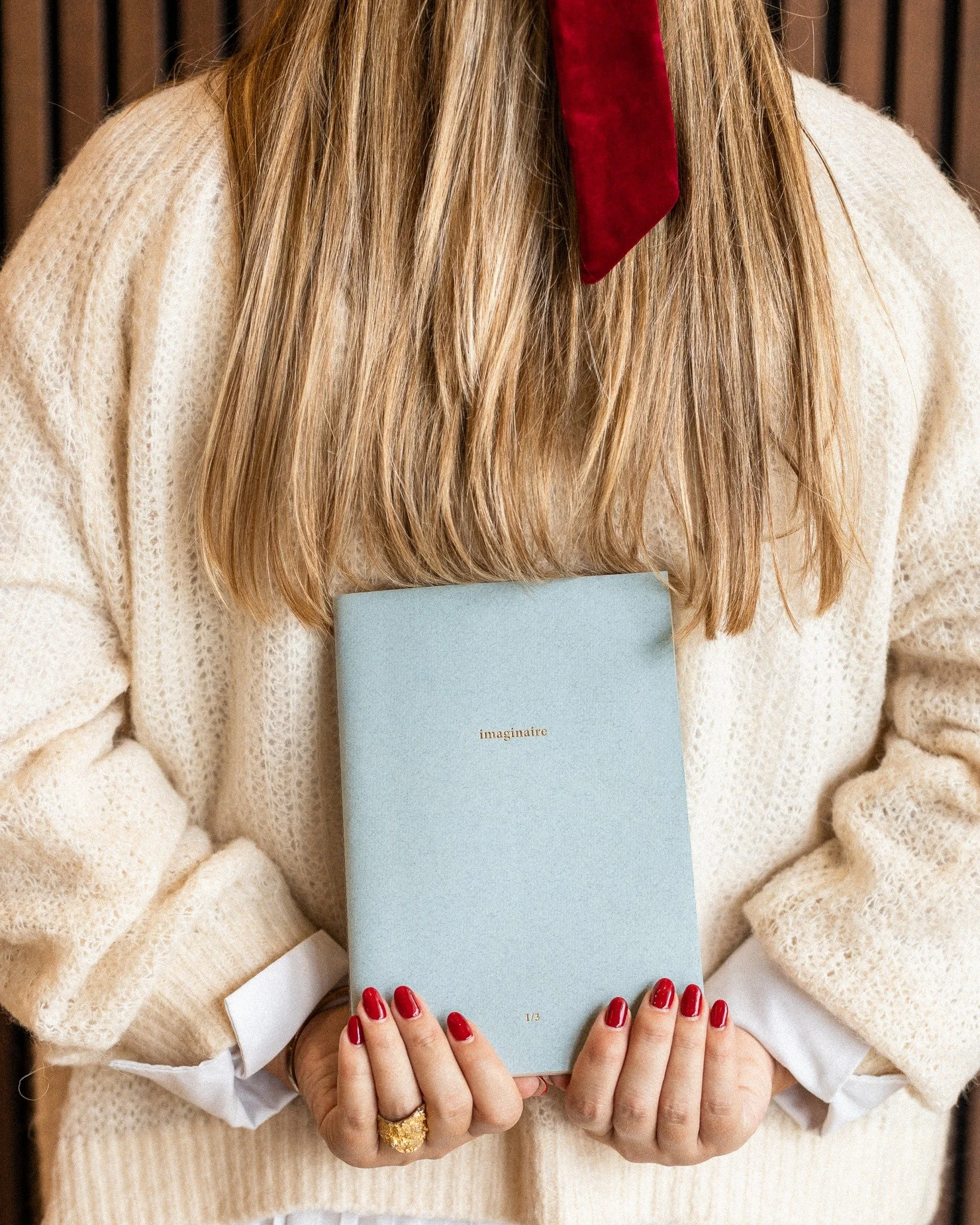 h&aacute; mundos inteiros dentro do imaginaire. 
sonhos, desejos, ideias que ainda n&atilde;o existem &mdash; mas podem nascer aqui. 

para quem quer escrever o que s&oacute; sente. 🤍

&mdash;

whole worlds live inside the imaginaire. 
dreams, wishe