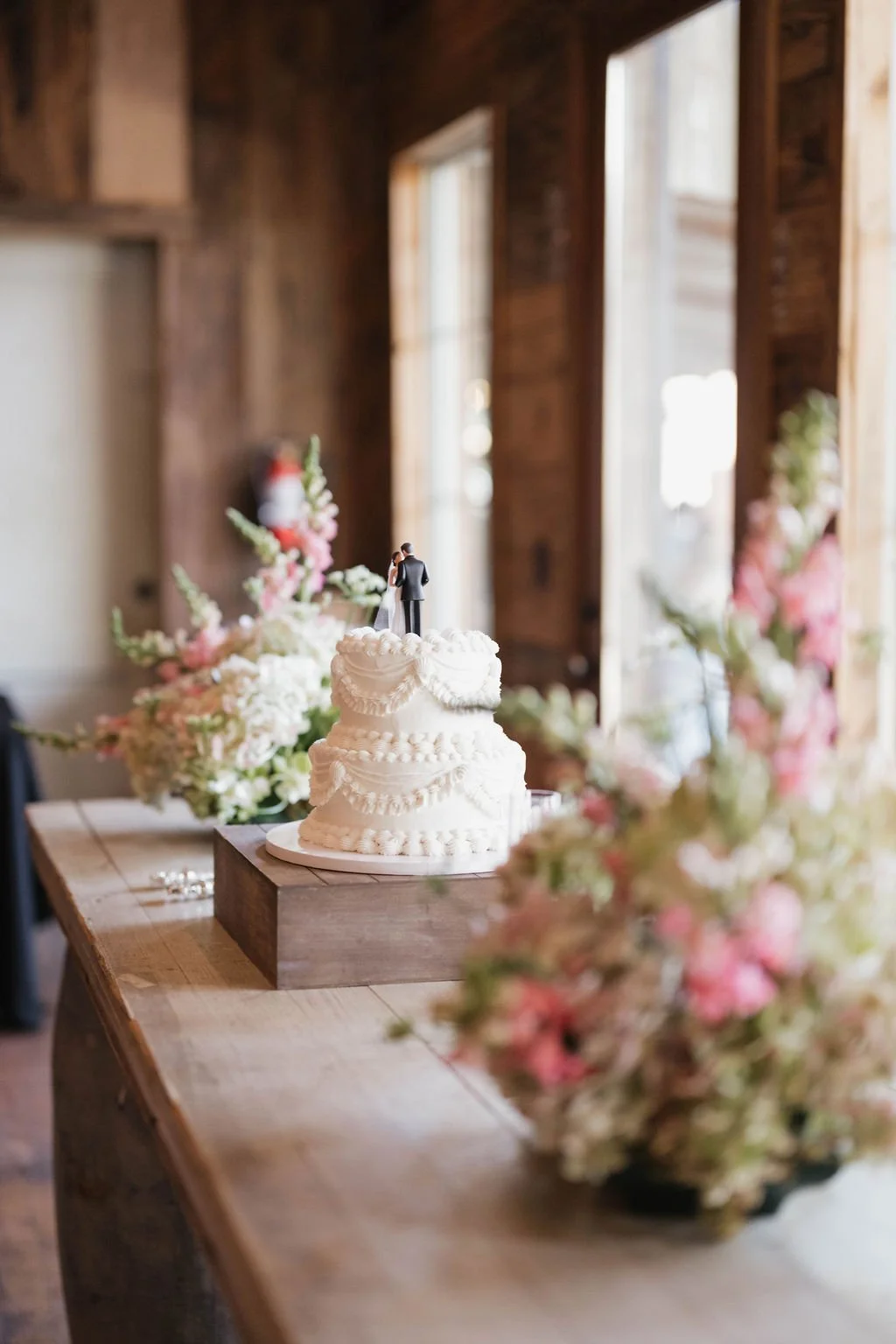 chic-black-tie-spring-texas-ranch-wedding (20).jpg
