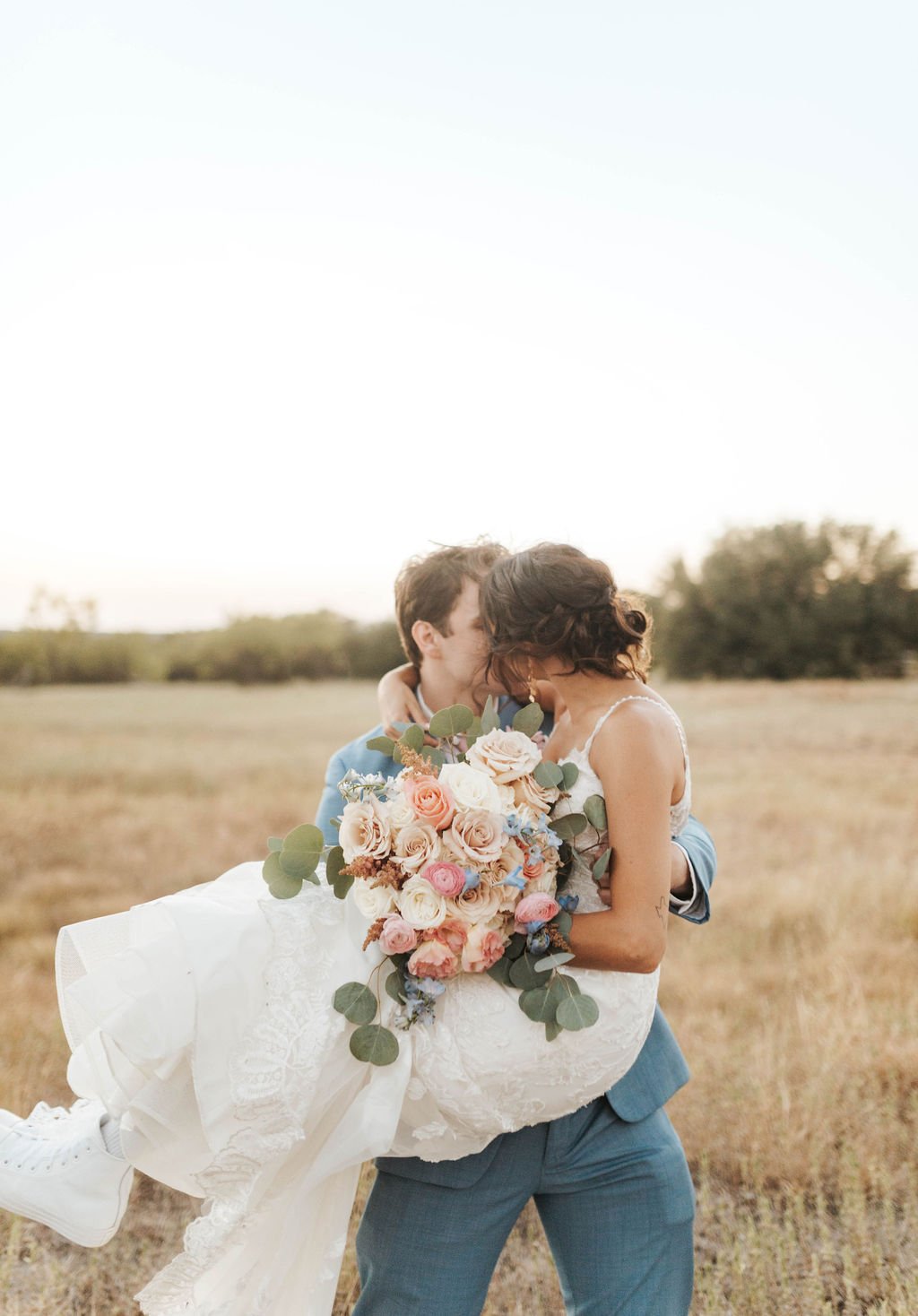 august-weddings-in-texas-how-to-sparrow-creek-ranch (3).jpg