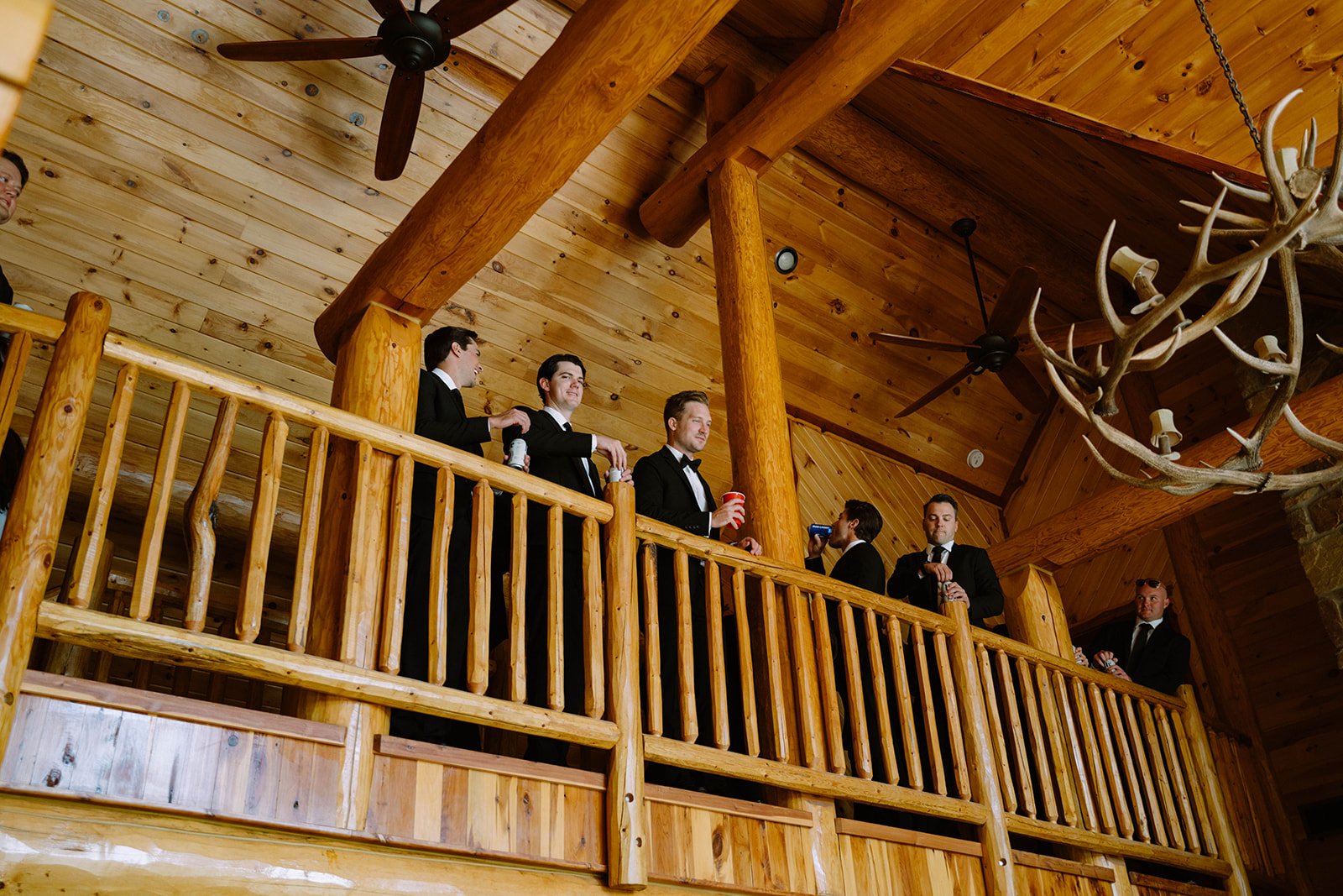 onsite-lodging-grooms-cabin-north-texas-wedding-venue-scr (4).jpg
