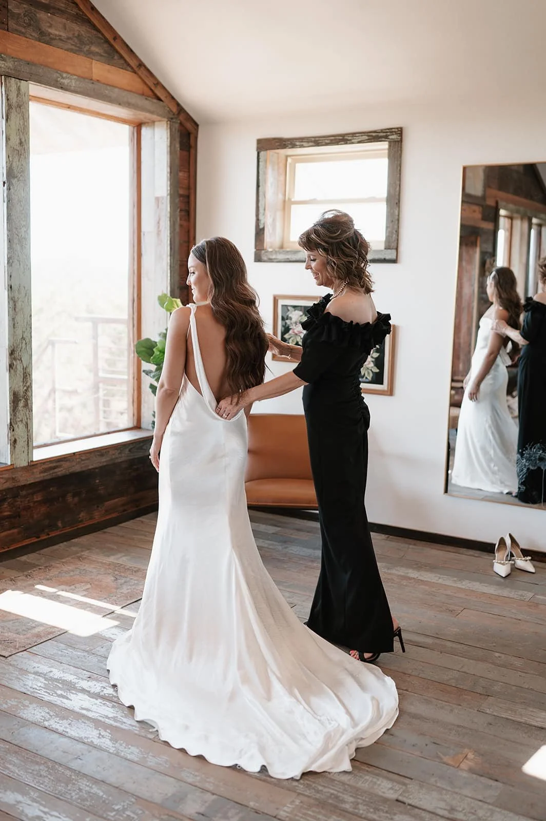Chic Brides Marrying their Cowboys find the blend of elegance and ...