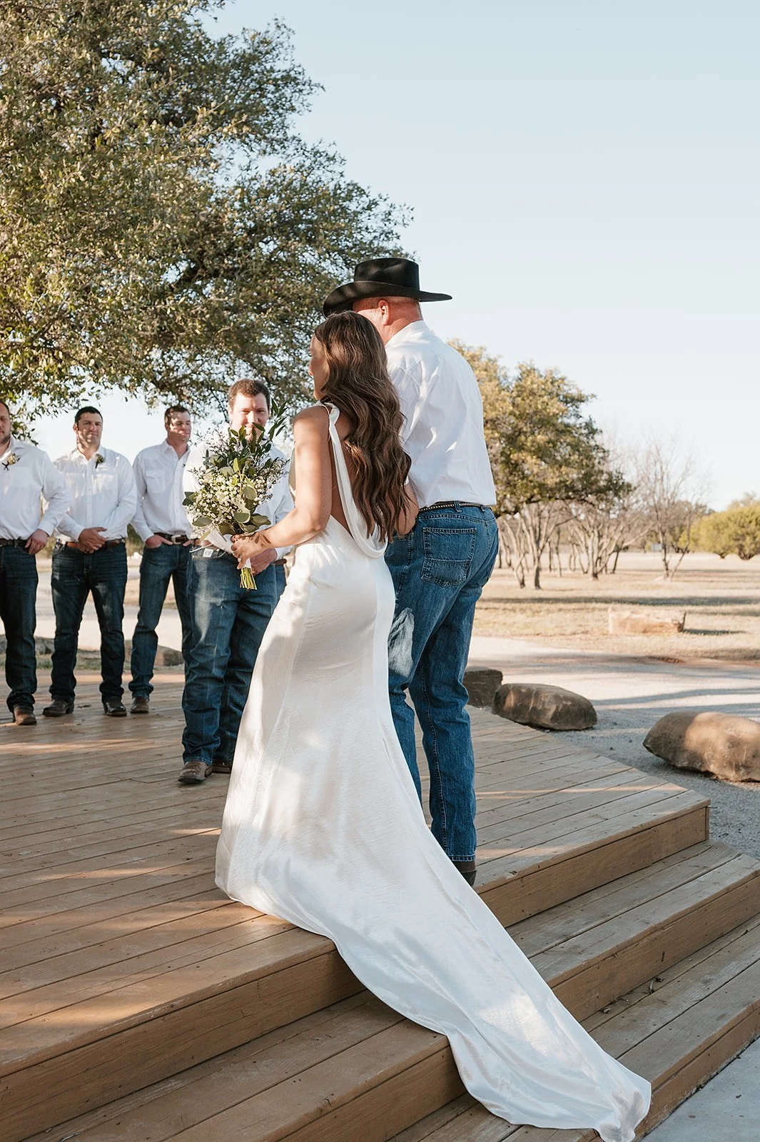 Chic Brides Marrying their Cowboys find the blend of elegance and ...