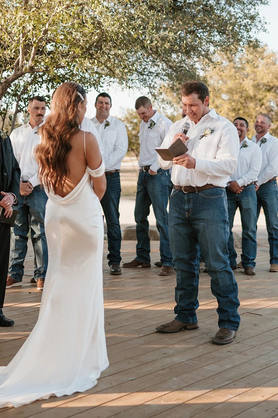 Chic Brides Marrying their Cowboys find the blend of elegance and ...