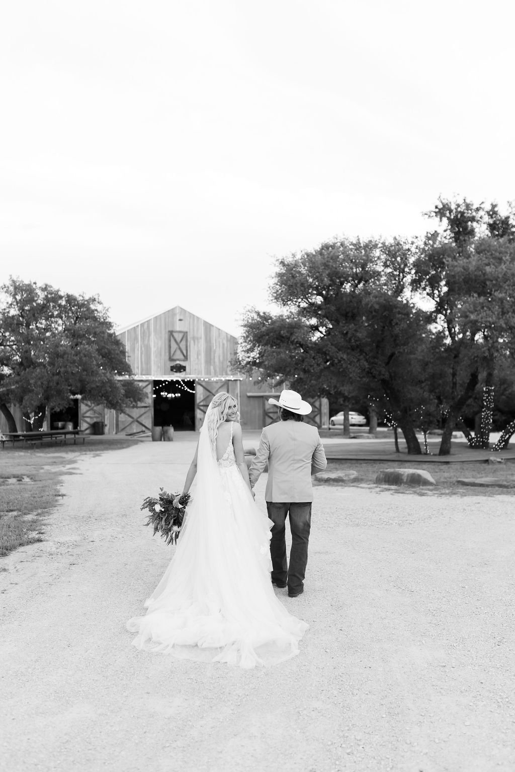 rustic-texas-wedding-venue-scr (6).jpg