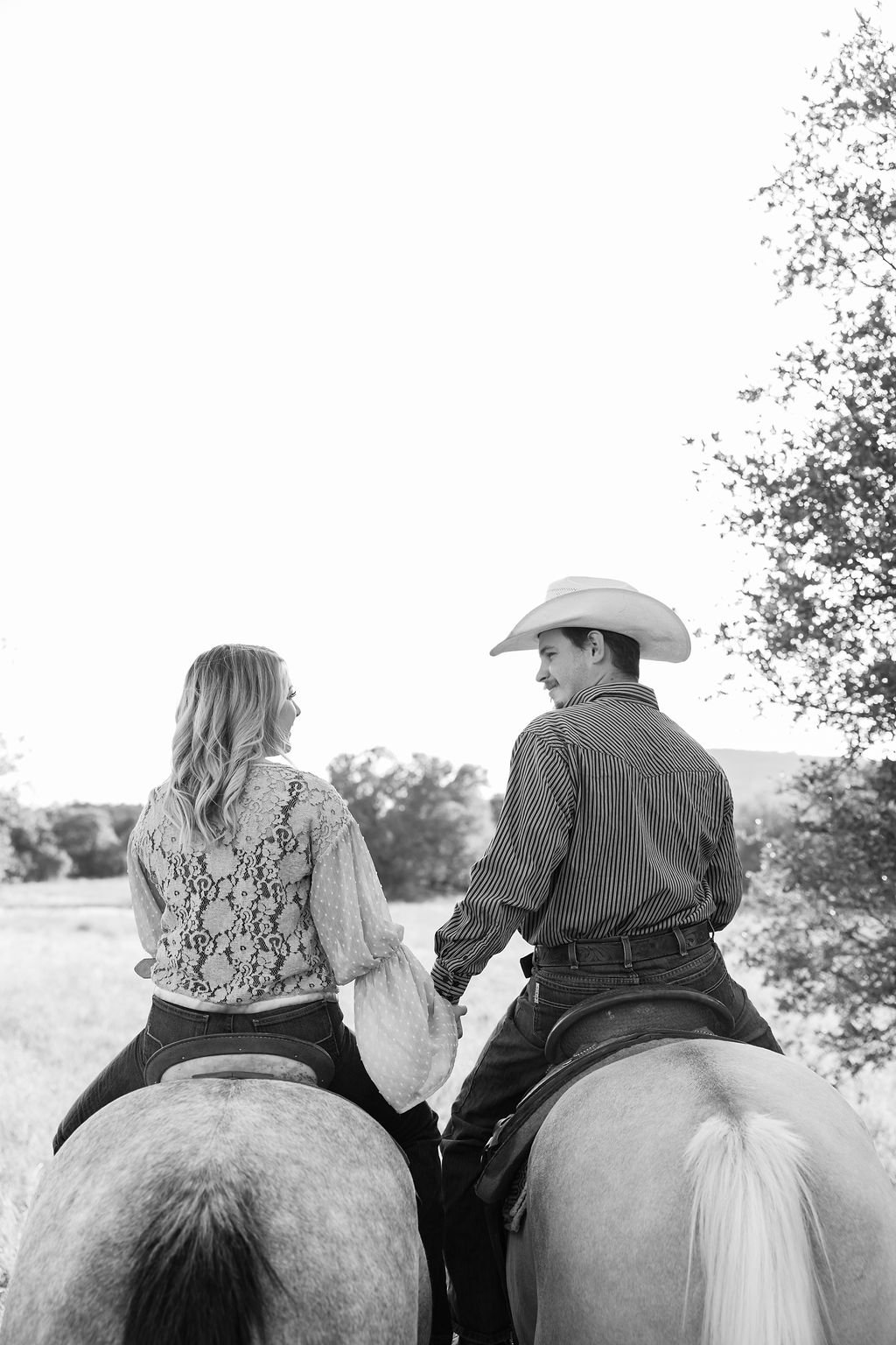 cowgirl-wedding-engagment-sessions (1).jpg