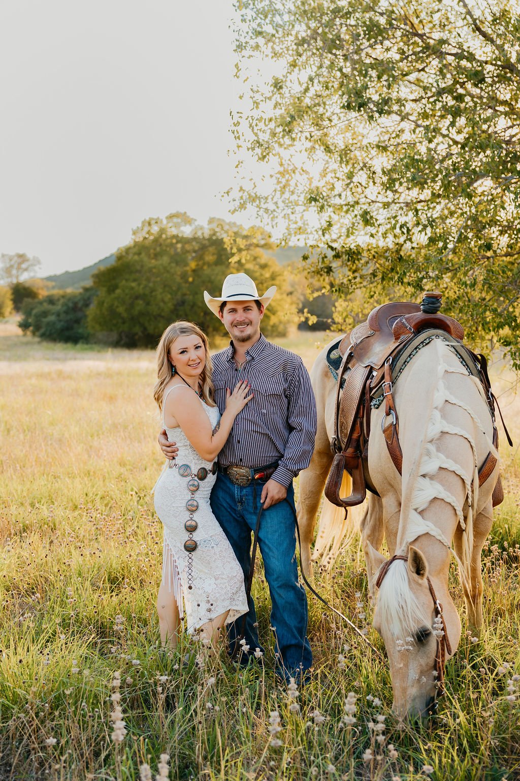 cowgirl-wedding-engagment-sessions (4).jpg