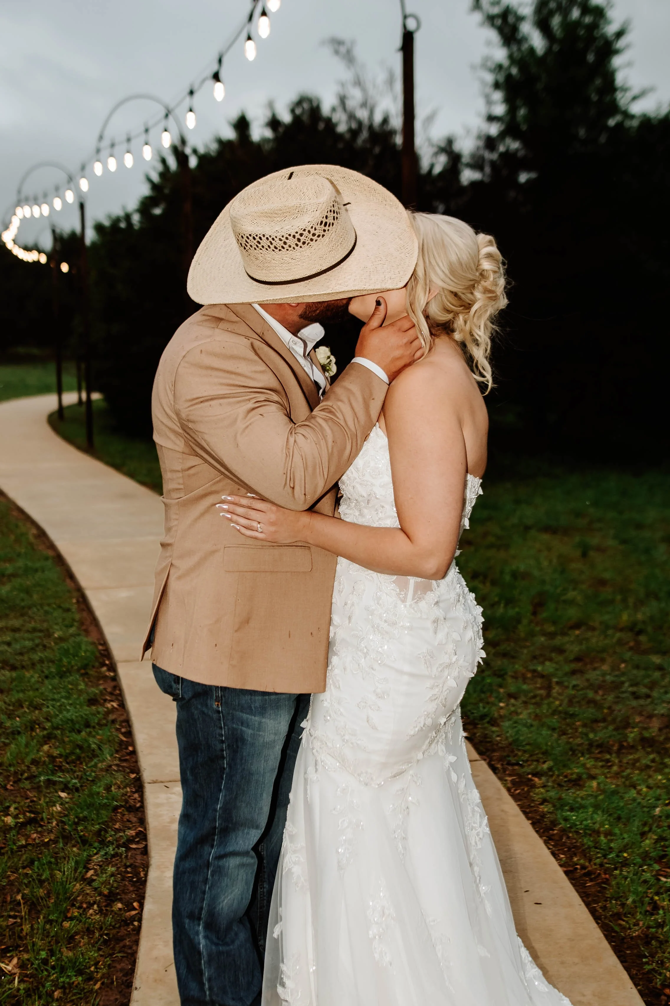 rain-plan-wedding-dfw-sparrow-creek-ranch (7).jpg