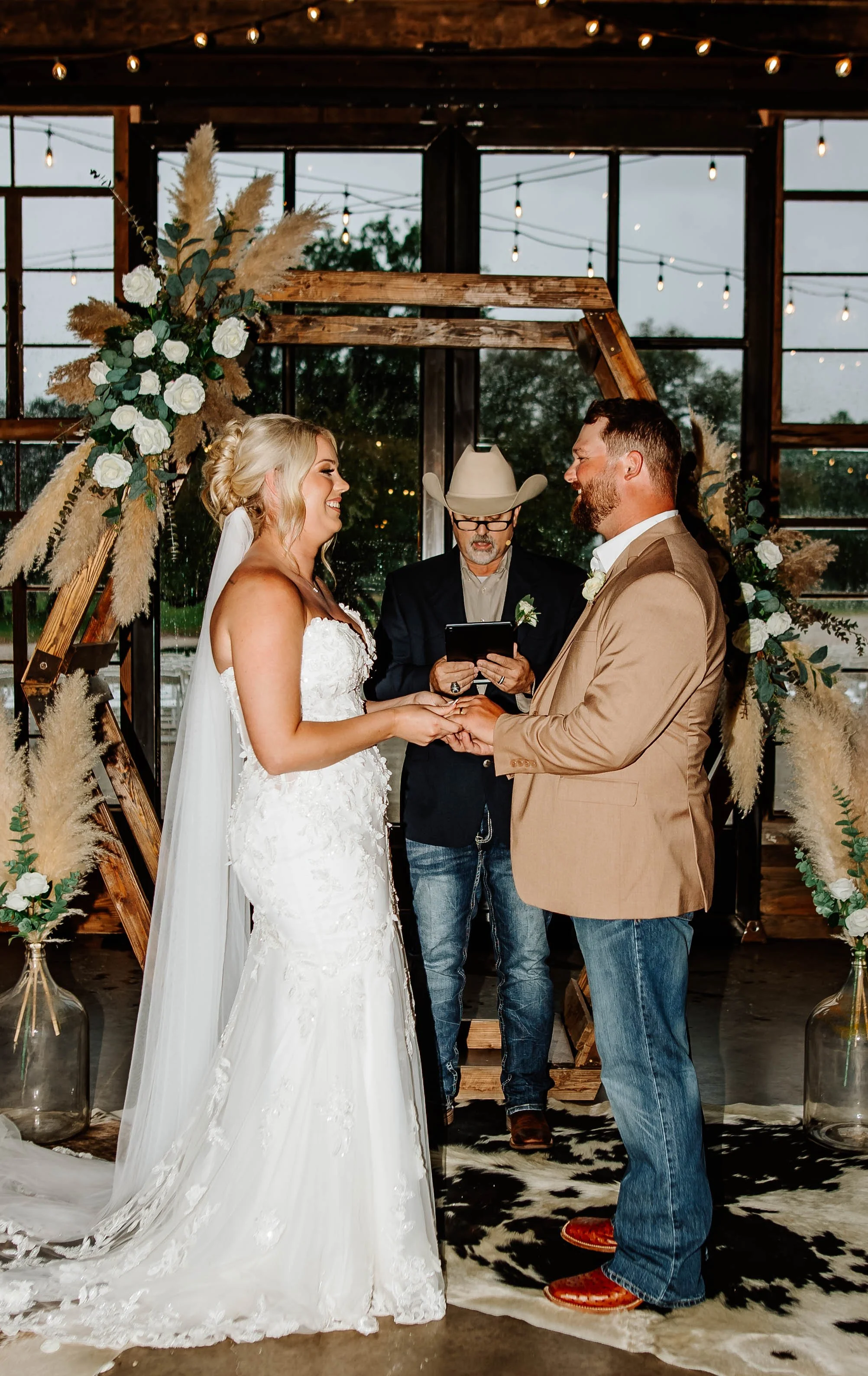 rain-plan-wedding-dfw-sparrow-creek-ranch (36).jpg