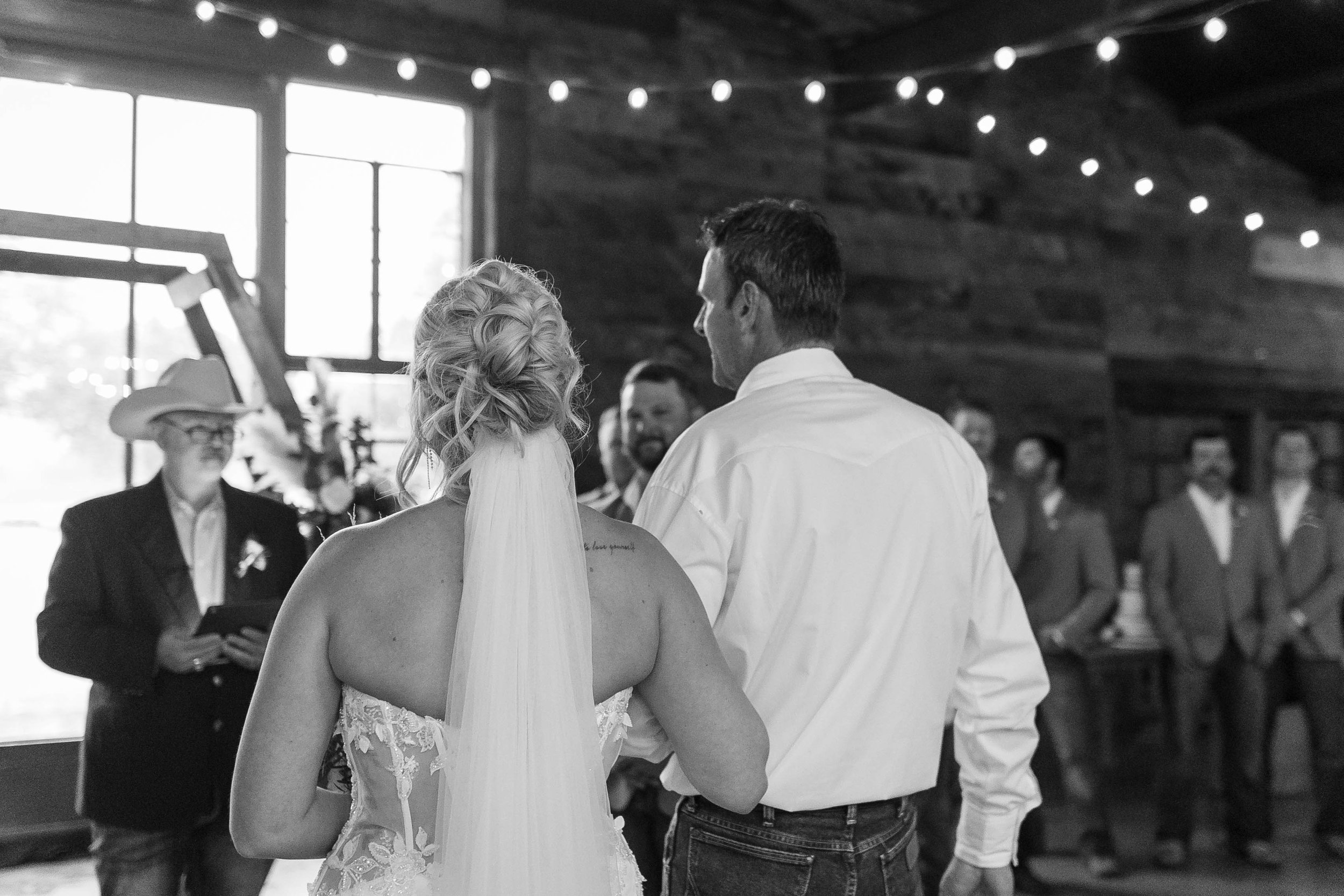 rain-plan-wedding-dfw-sparrow-creek-ranch (33).jpg