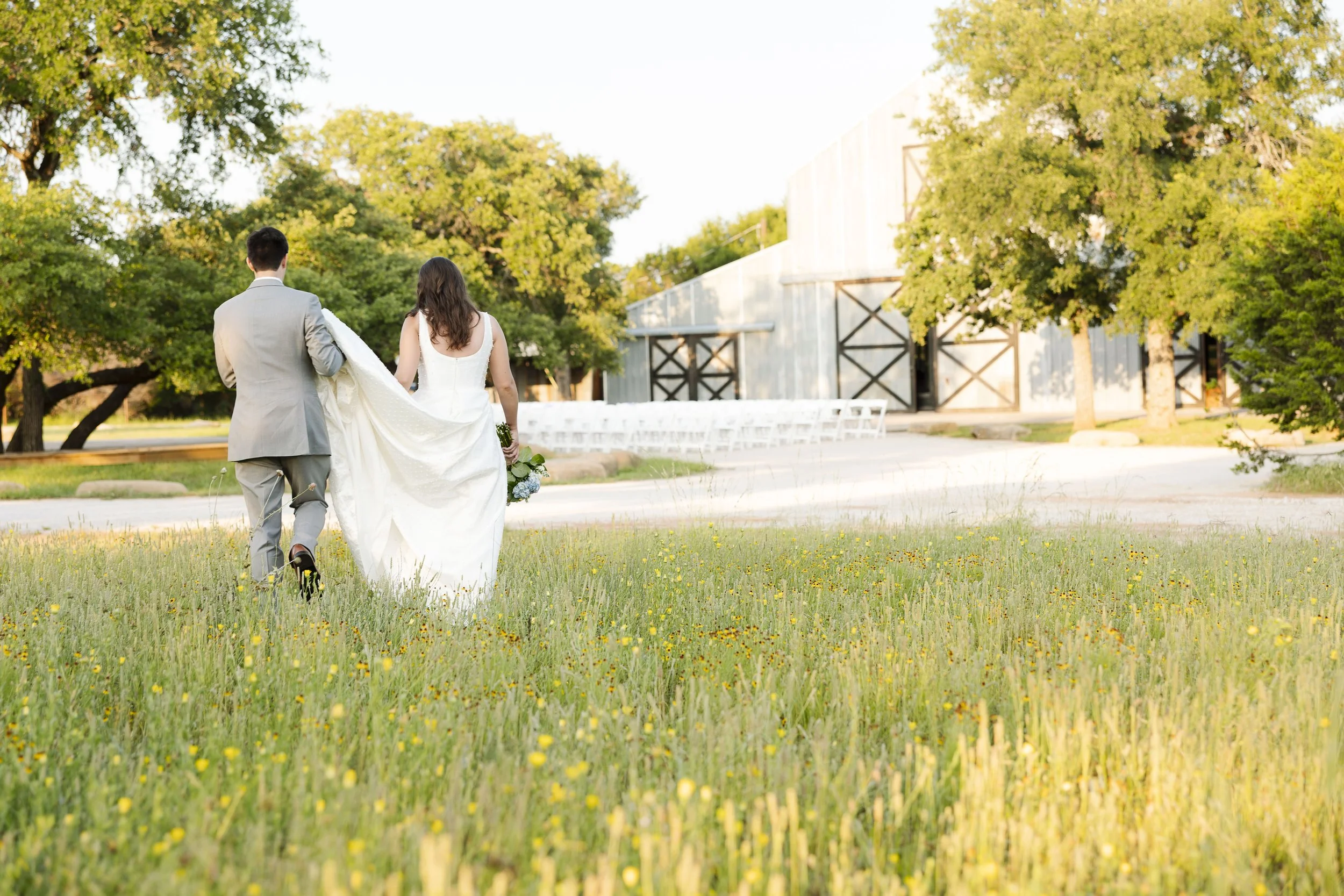 Wildflowers and Golden Hours: Mollee and Jody’s Vibrant May Wedding