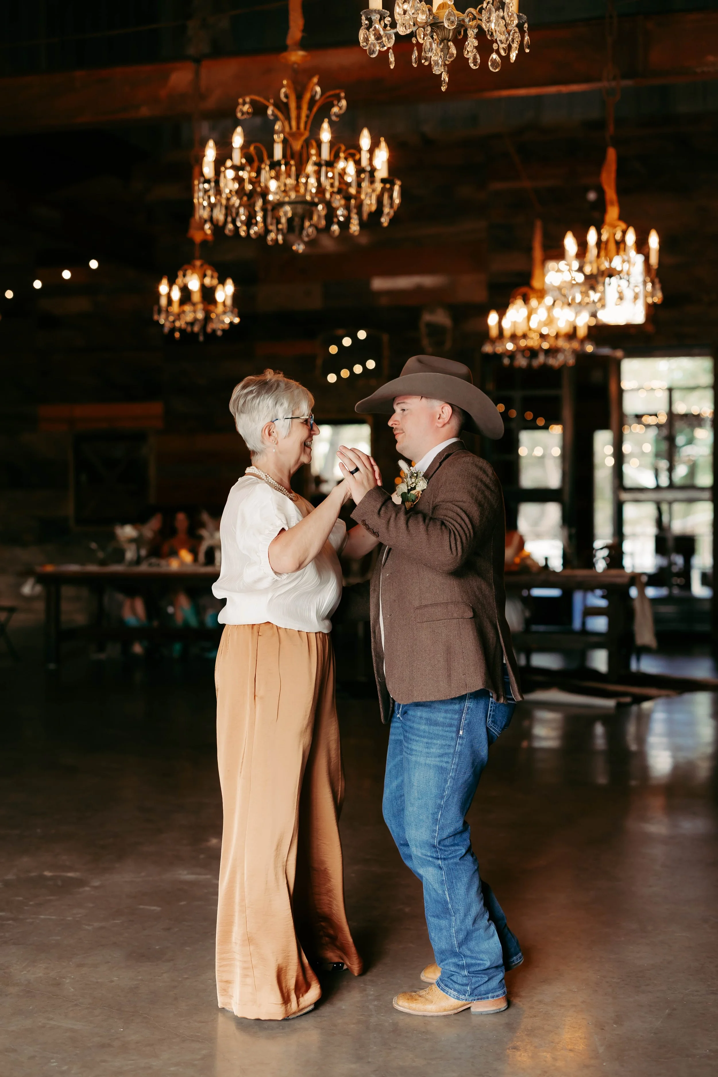 rustic-wedding-venue-texas-sprarrow-creek (48).jpg