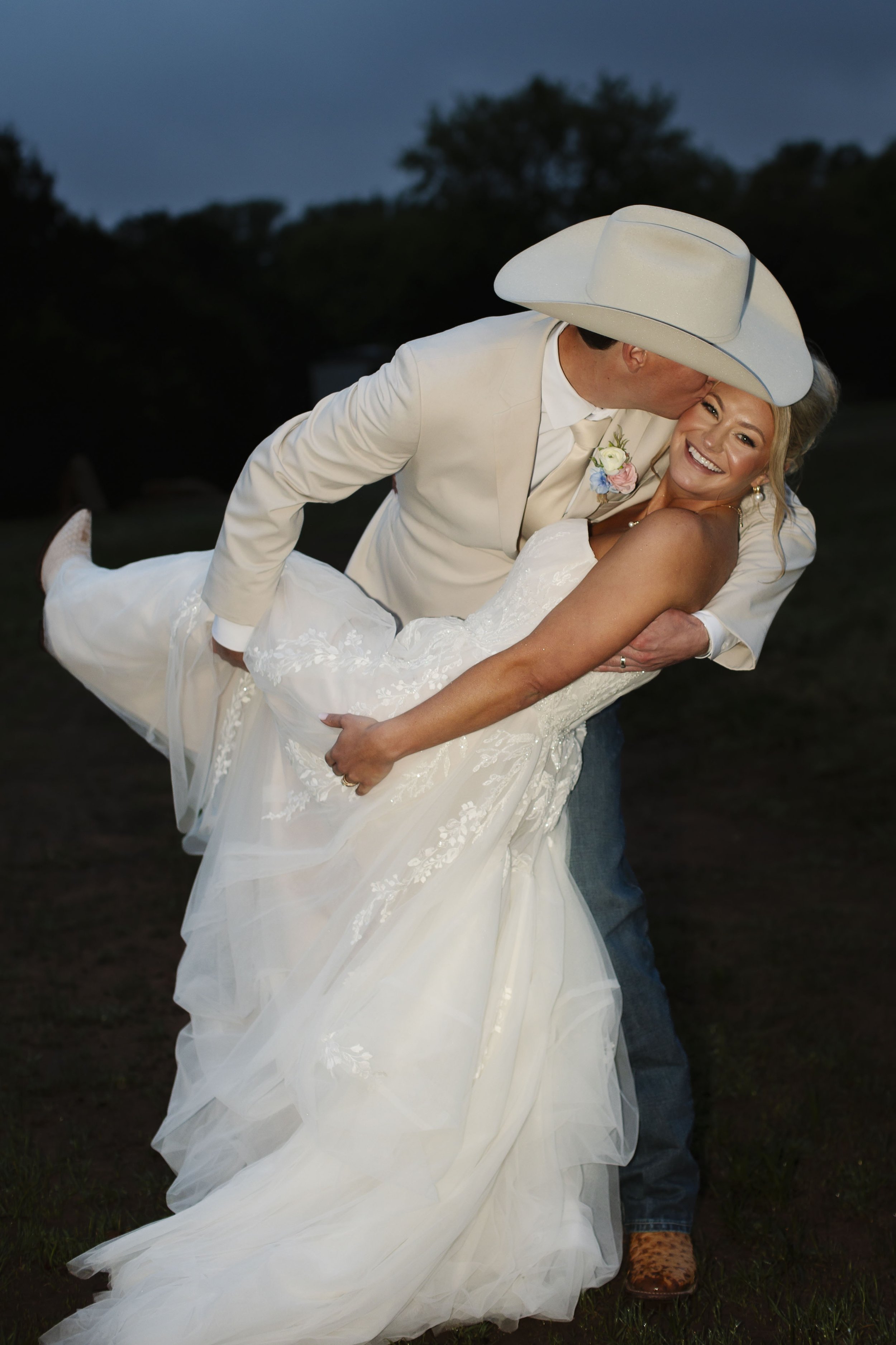sparrow-creek-western-wedding-venue-texas (25).jpg