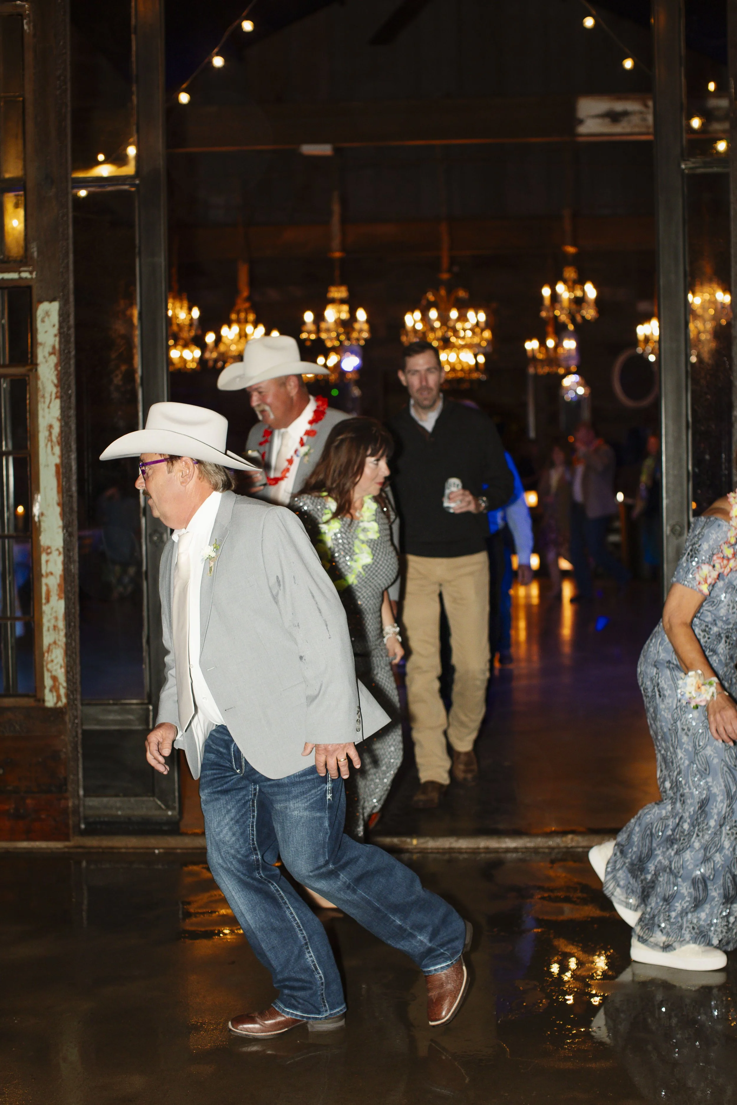 industrial-chic-ranch-wedding-sparrow-creek-ranch (6).jpg