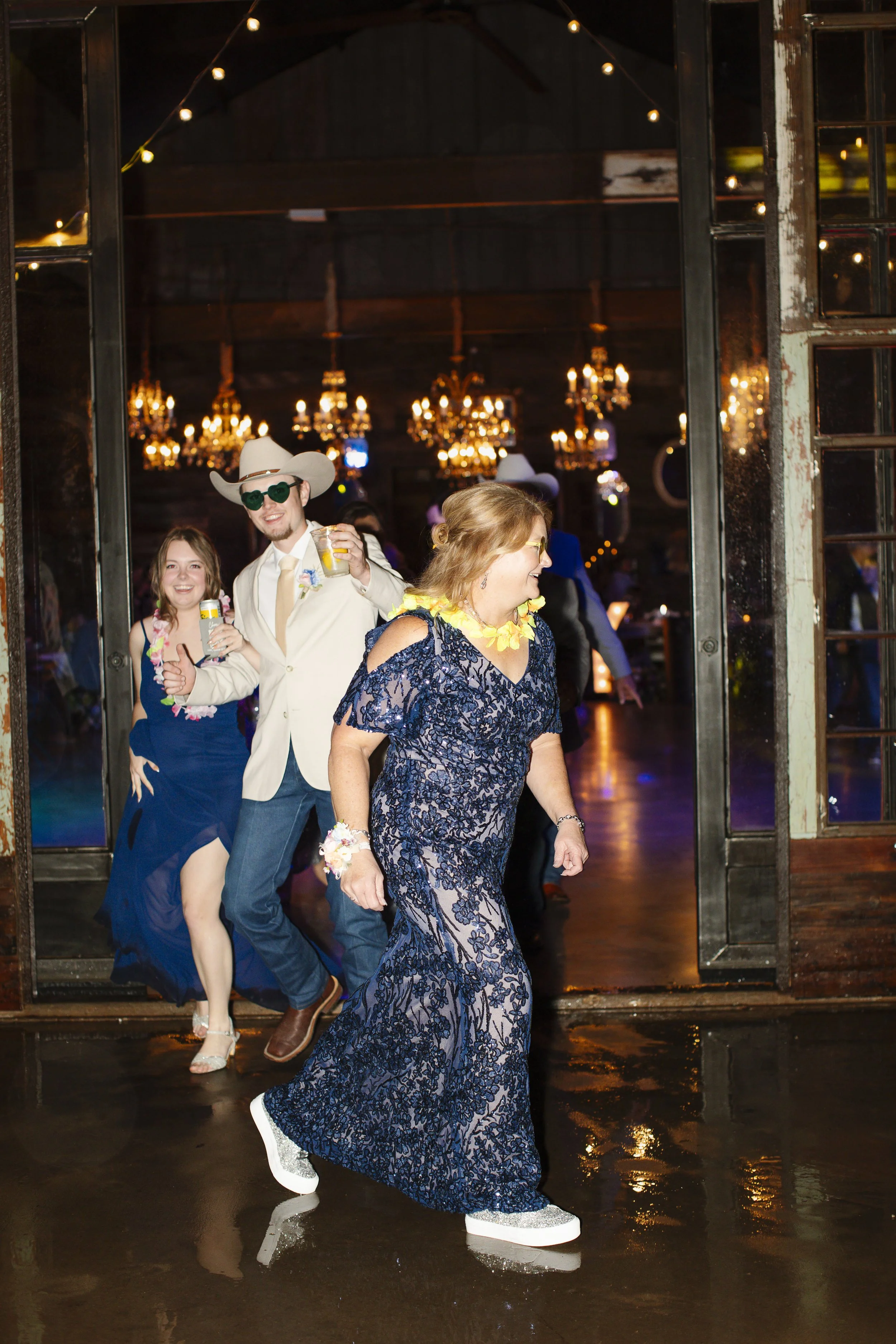 industrial-chic-ranch-wedding-sparrow-creek-ranch (5).jpg