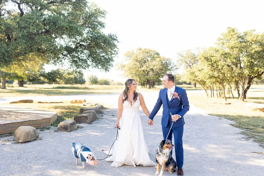 pet-pig-wedding-texas-couple (7).jpg
