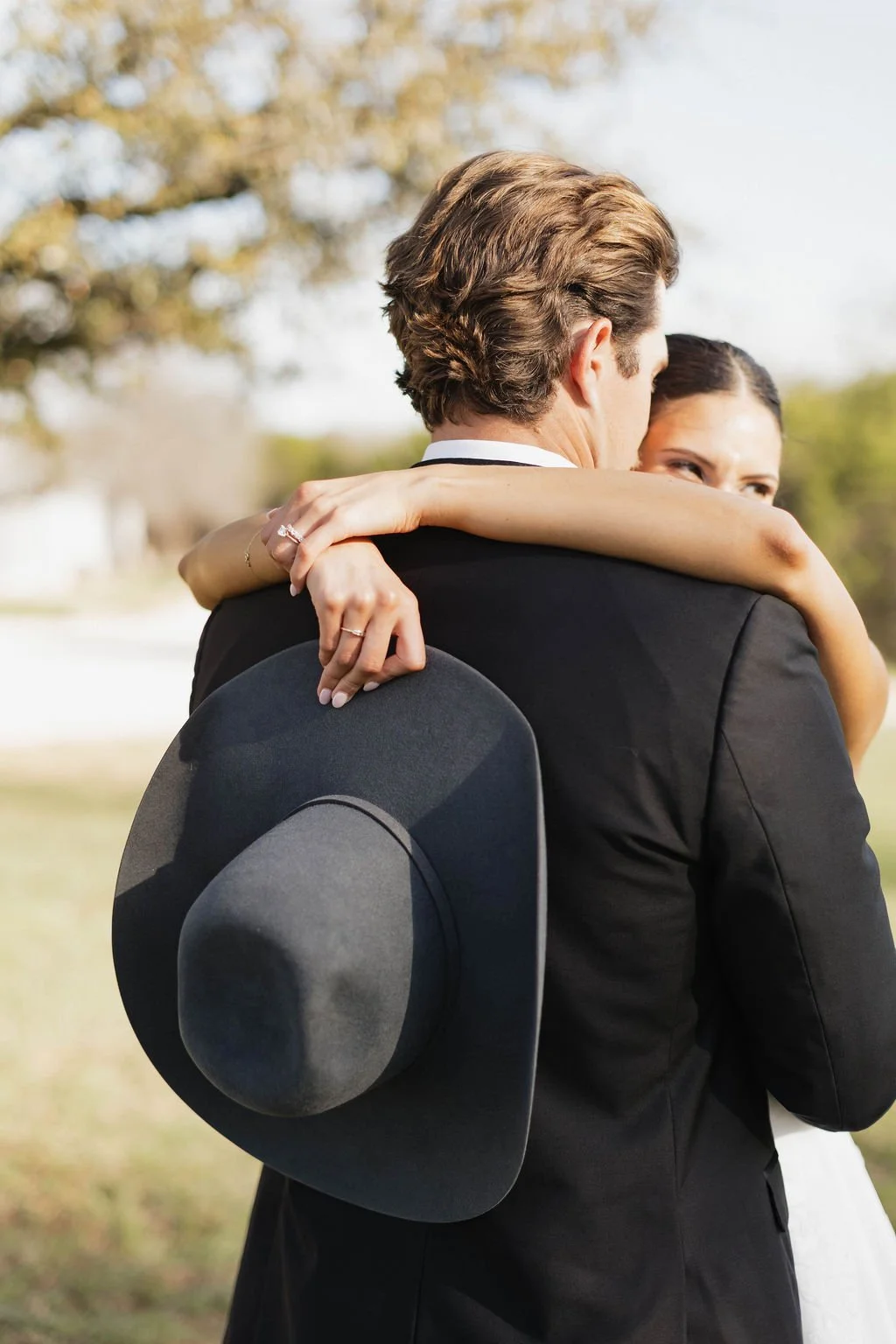 chic-black-tie-spring-texas-ranch-wedding (8).jpg