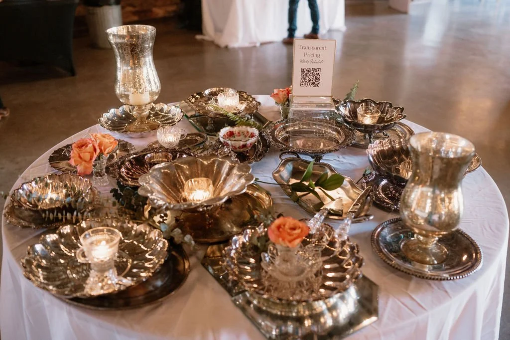 SCR's 2 dozen vintage trays for decor 