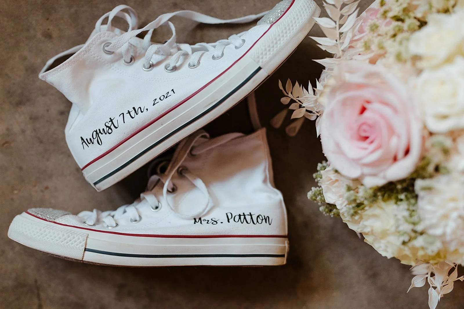 Cute summer wedding idea with converse