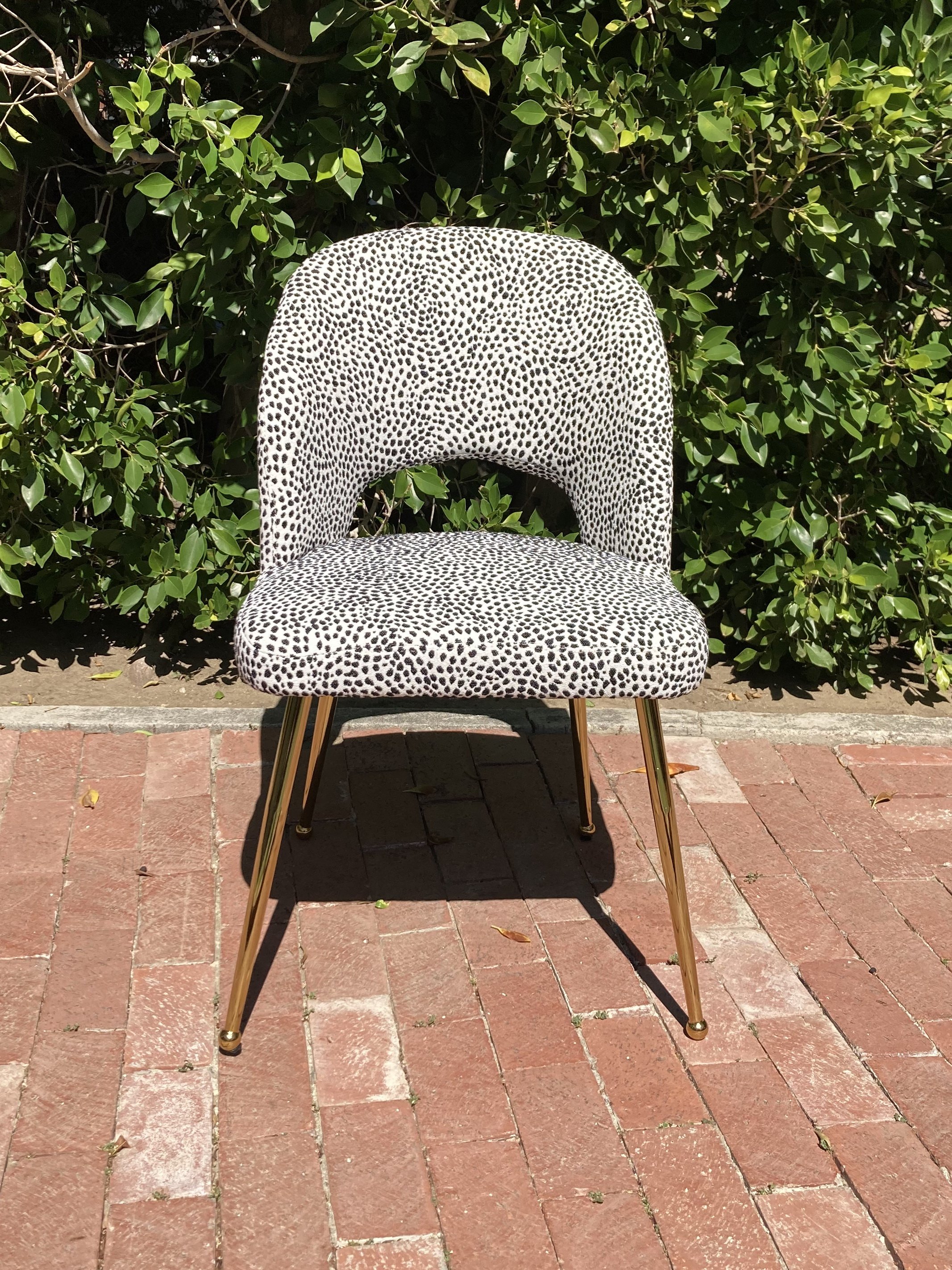 Cushioned Black & White Sweetheart Chair
