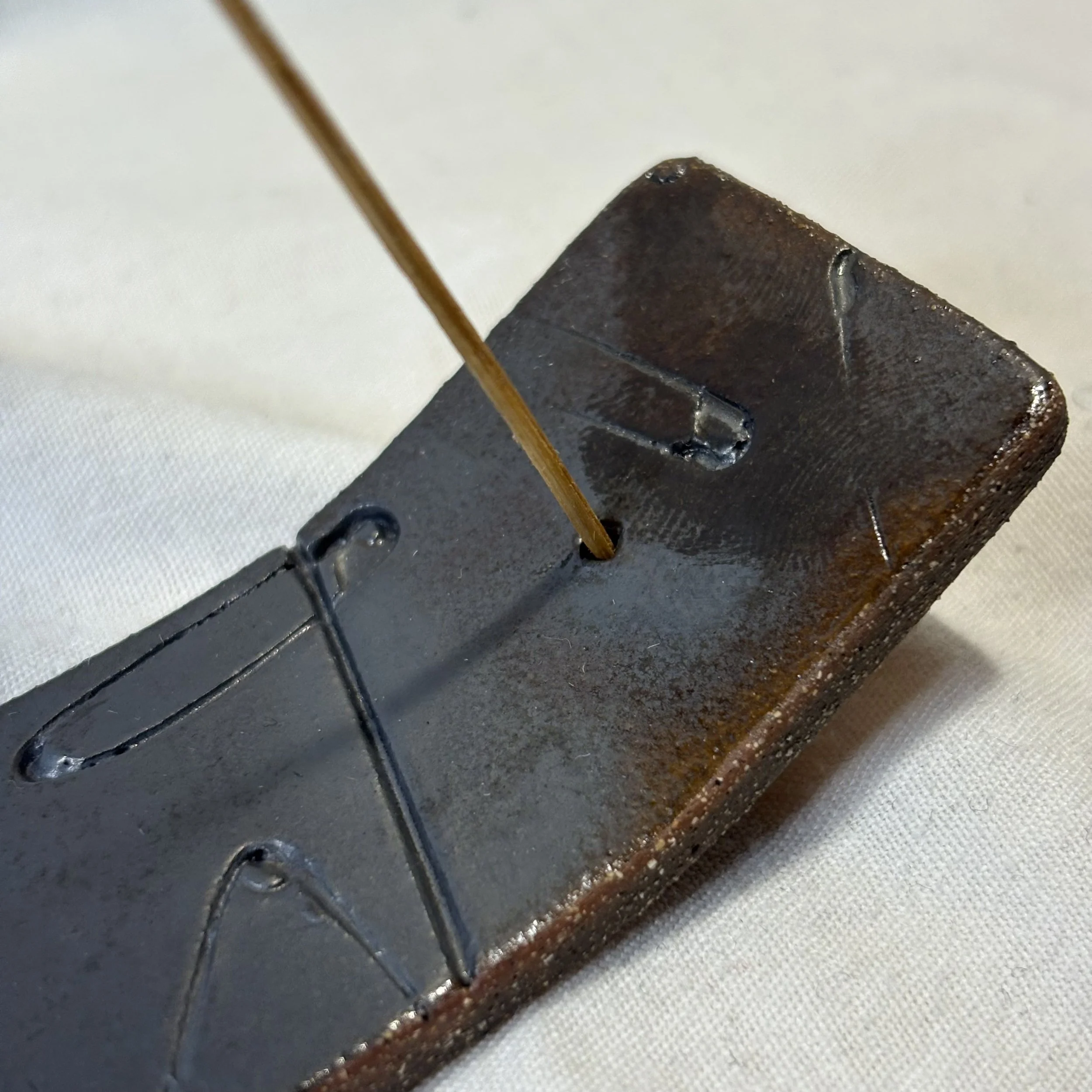 Jewel holder saftey pen close.jpg