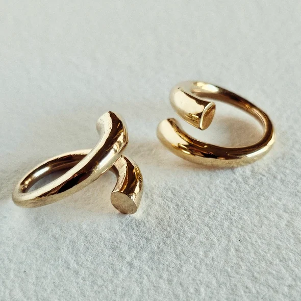 bisjous brass ring double d1e6dc7034f15f35b889050bfda64a69ff02f9dfab2df7bf03b030495cad2d68.webp