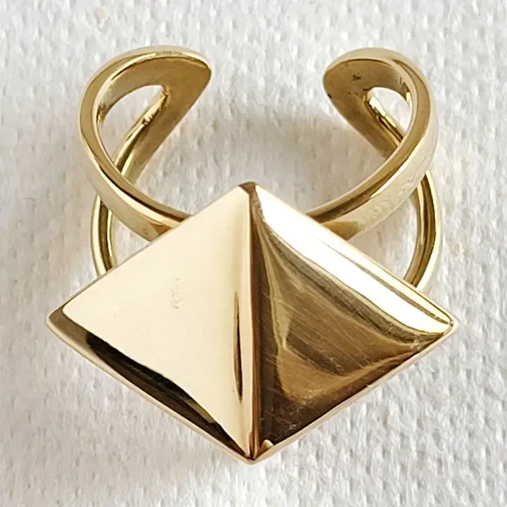 bisjoux pyramid ring aa103ac3ad6b3312ebf2696f3ff4ee50c9e60e7c9cc0d4a22ec6807f4eb3ab84.webp