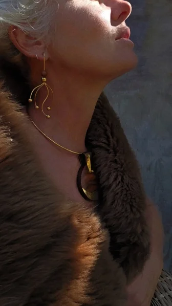 Bisjoux ear drop 831689a961bdf249c55a92dfec32e4981771d84d405b3832ba9f29a5234c535d.webp