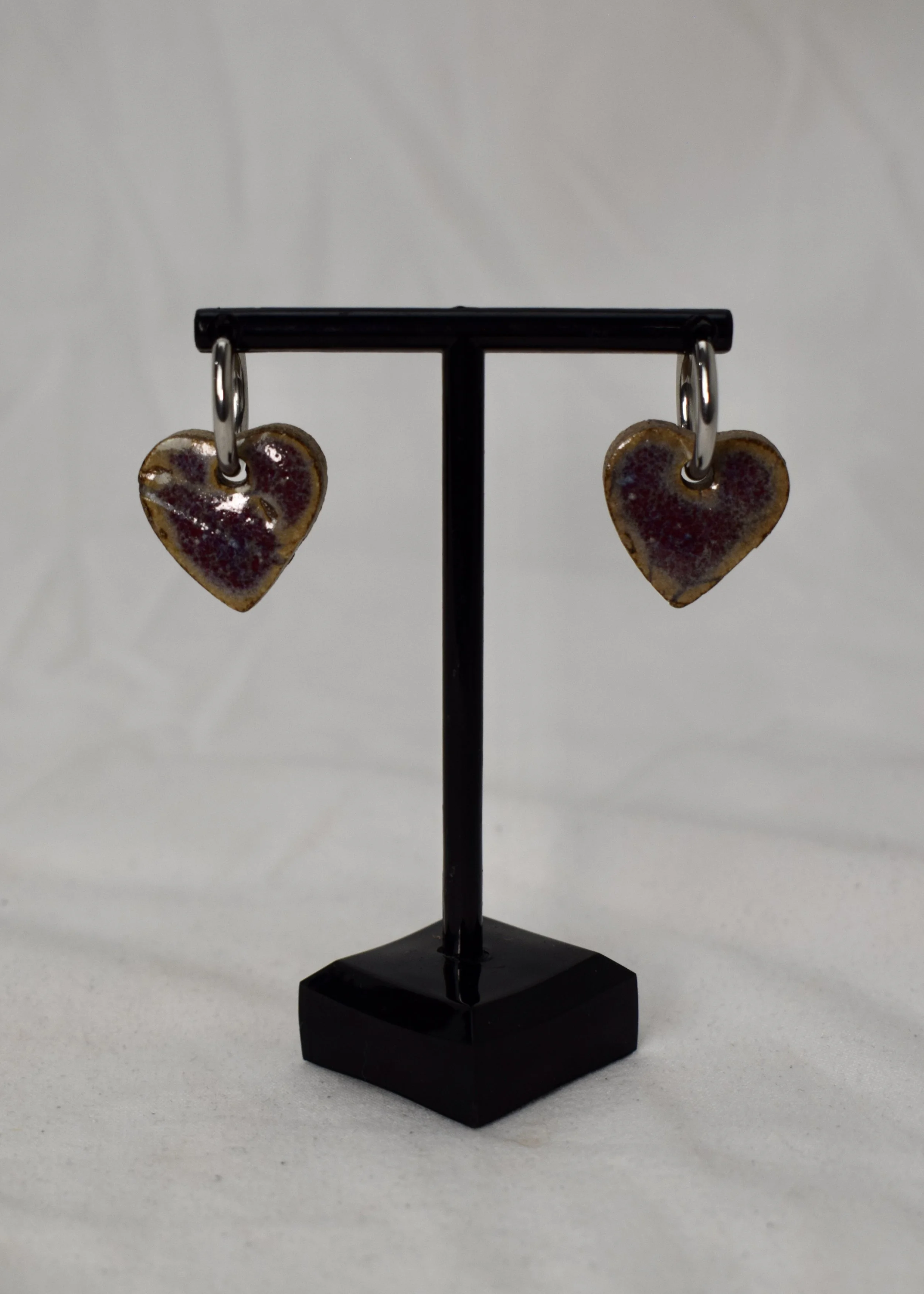 jewels green snug on stand DSC_0326.jpeg