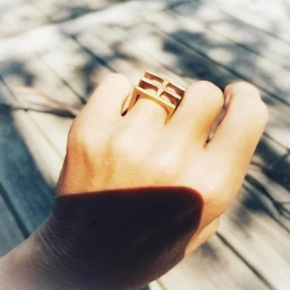 bisjoux 3 stack ring on 46c86e35a37f4ee9bd91c69e1c1dc9a360dab8f613060baf496cb4004f44c5fb.webp