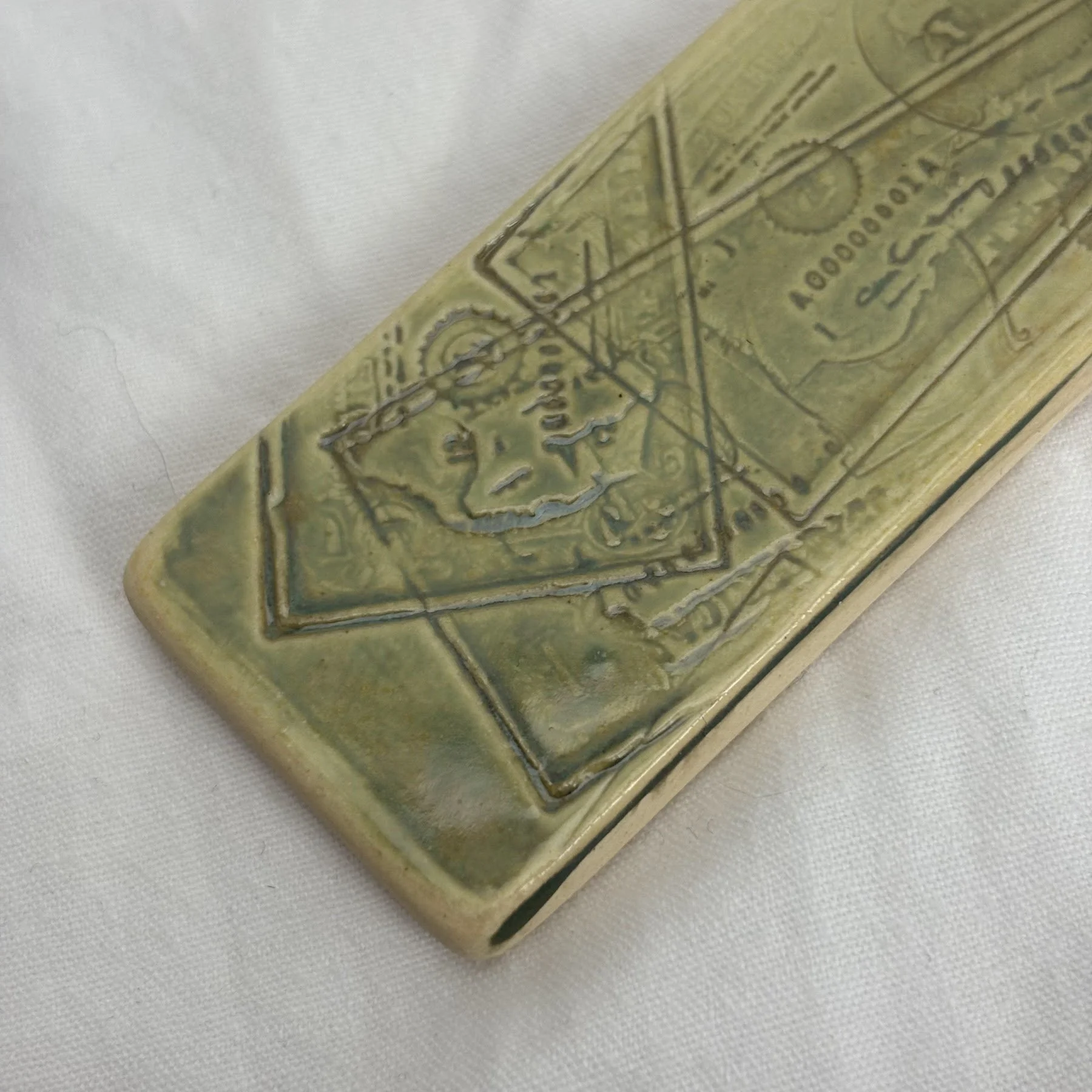 jewel holder light green close.jpg