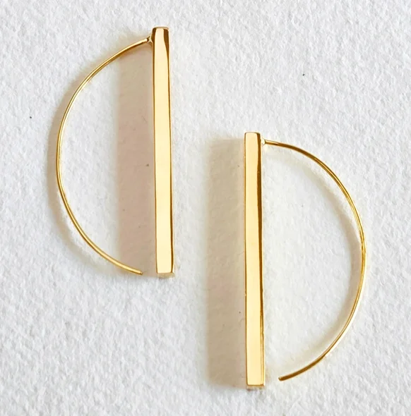 bisjoux spear ear alone e5e3c4e48ce2517a6c59cc1a50f71670838910acf06d799fcd92611f4e467a7b.webp