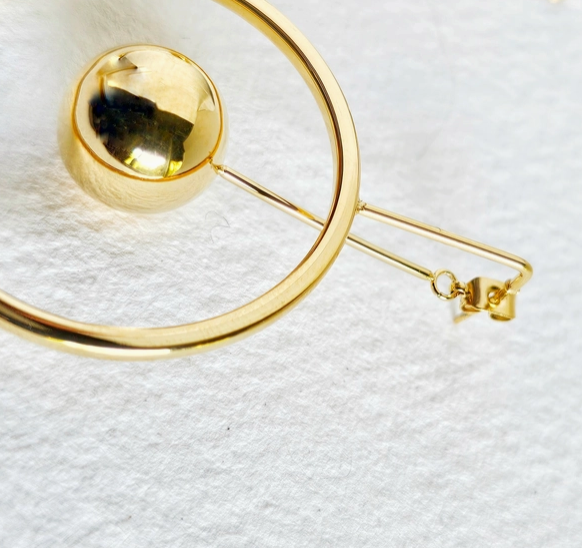 bisjoux bead in hoop close up.png