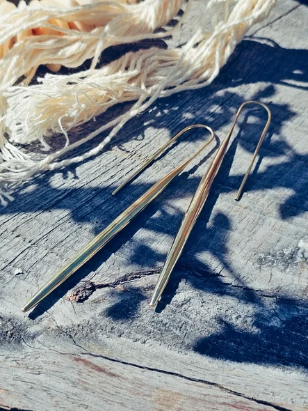 bisjoux spear on wood 05c9a5ef5b8c1de5f6c0c008266600711646f75357bf0ae07aaa307942a41b0a.webp