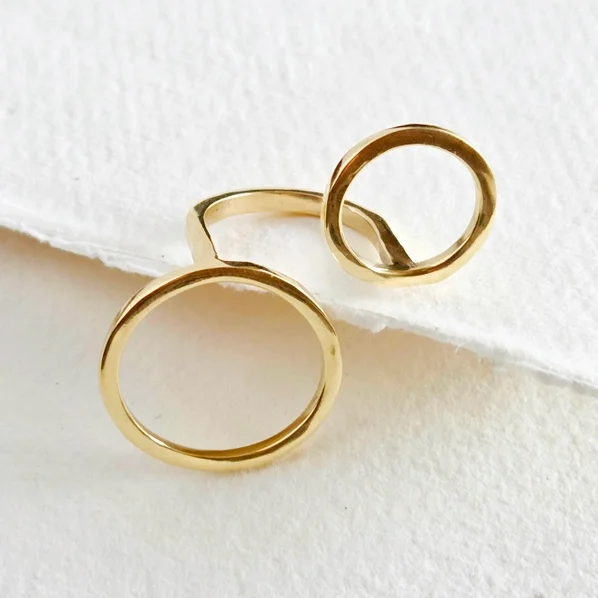 bisjoux double ring close 5e07a0473bfa0f8c9e638329ef008592c014cfc5d5b81dee91221040dc7ace80.webp