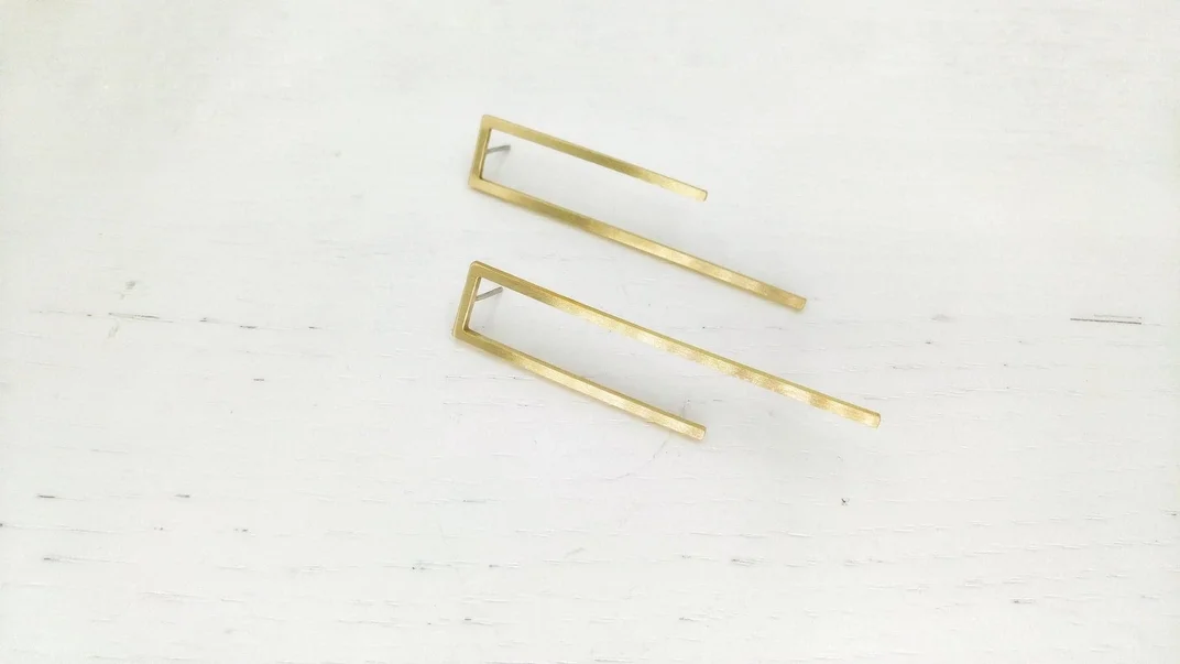 luka double earring alone on white aper 8b6fd7f83e067ba47162e0fe7f203c95848bd7652803c5c73022f597c411ad0d.webp