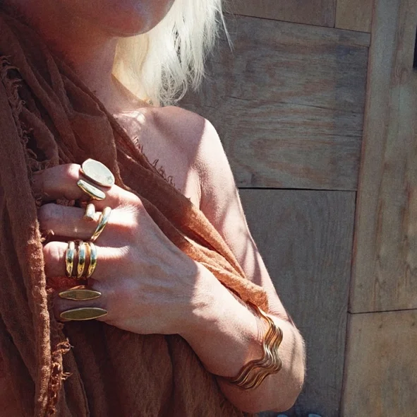 bisjoux wrap ring on 4c7345be683ce6d6ec4019421769504fd031856d92fc994d9c1d500d0eed172c.webp