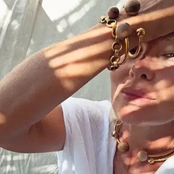 bisjoux bracelet stacked 6f8e62ef823a464db79e7bbadb8ddaf233fa5fb46c606cd9fa9766a0a69f518a.webp