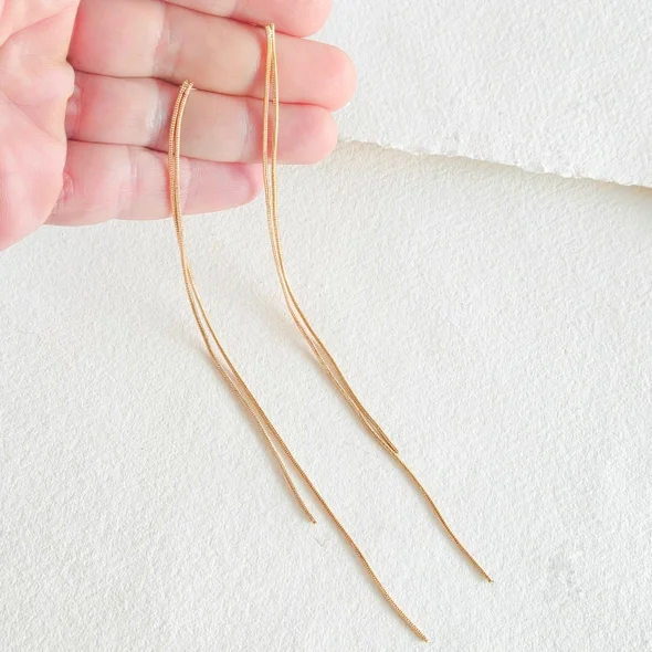 bisjoux chain in hand c3161d816c5bfce4abea3ecf4d6be5bc714fb3f6e3e4b092a6208f22a543aaf8.webp