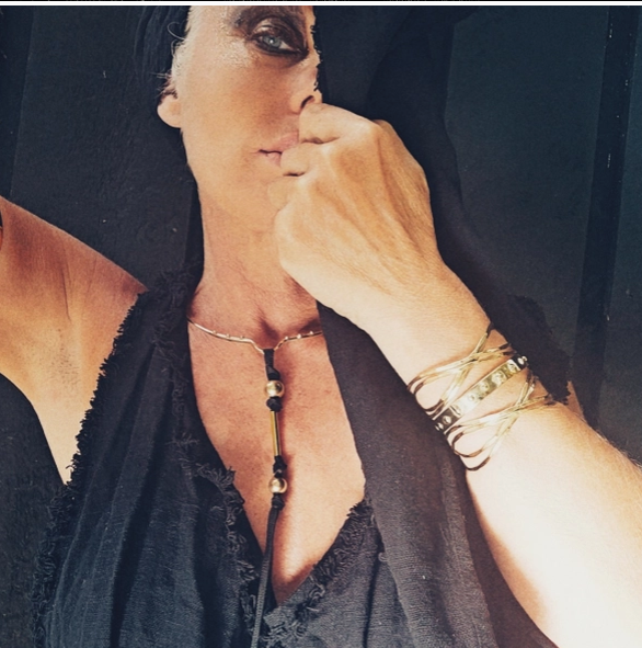 bisjoux chocker lariate on.png