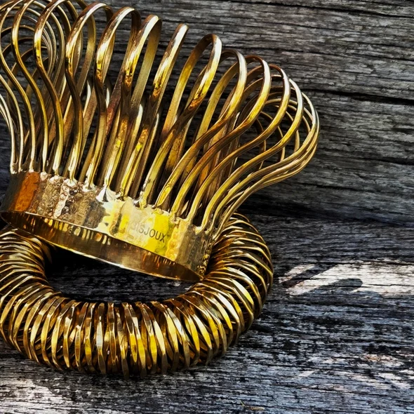 bisjoux bangle stak on gray b69544f38c5089c23f4ce5a7cb83377930e323f24df93c973ca41db90c1c0851.webp