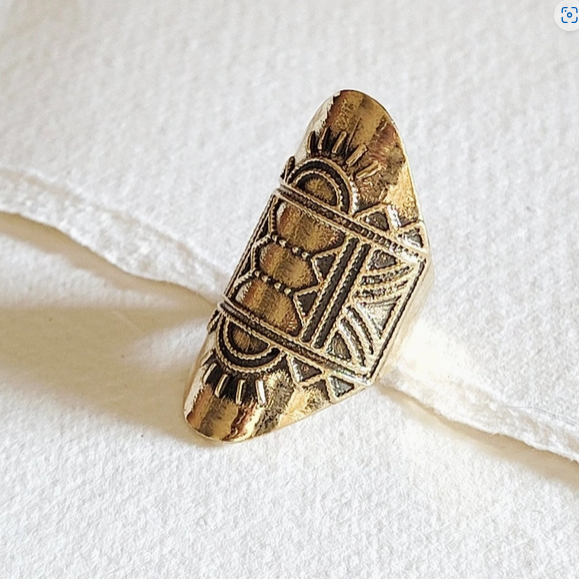 bisjoux shield ring left side.png