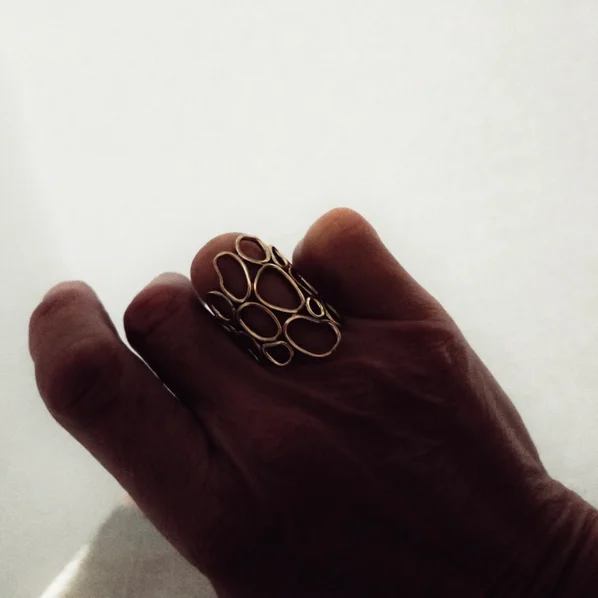 Bisjoux web ring on 4074765eddb09df80d62d11f228e0bacbba00febb99f87cddb26a102524df0f0.webp