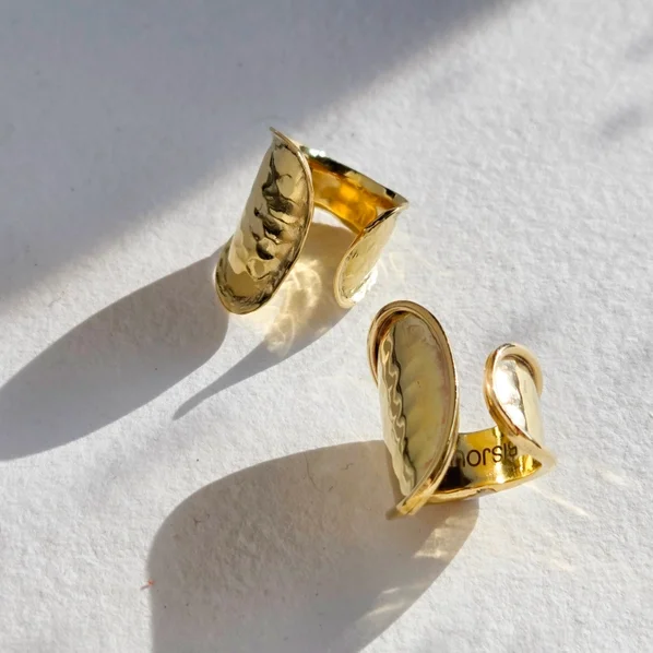 Bisjoux cuff ring 2 1e8b2fe20450bc49f0f6513a89f9ab8b30427520965bb263fec825c999e99ad9.webp