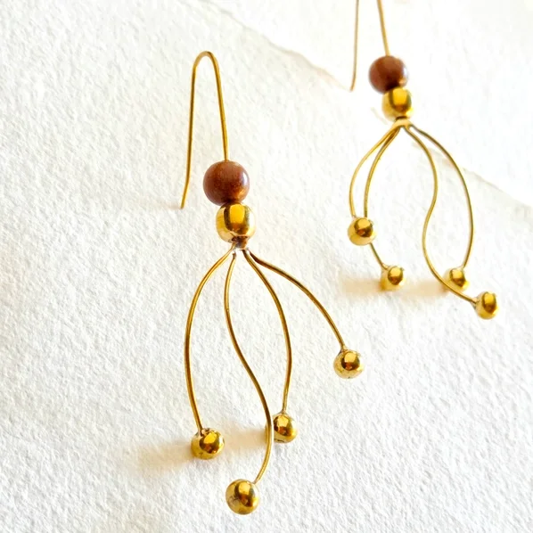 bisjoux wood  side view ear 919aa47c3b88c8ba6e2854e21b06f5b99d804b6ba1535990e34129ac9b5abf81.webp