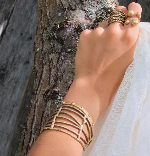 bisjoux stacked ring on 4e983ecc696154157d0218195cfc79c01c3e40d6d24291aa240ce32d347eb69c.webp