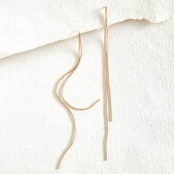 bisjoux chain earring on paper 1e49811518c0b1b7ef298203ad41dfc16340bebfa1625a205648e1aa0d1c56a4.webp