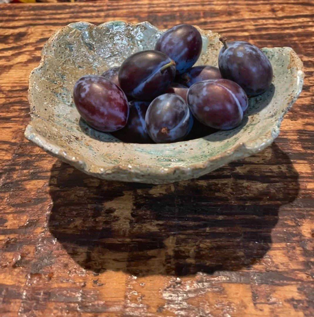johanna beige bowl w grapes 0339cbb3-56f5-4d95-8e6f-18f5929b0c3c.jpg