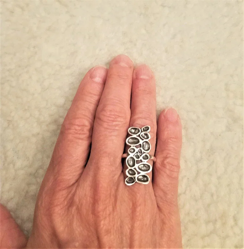 lisa leaf ring on DJOEZCLETCJ3M34D5BENFOWD.webp